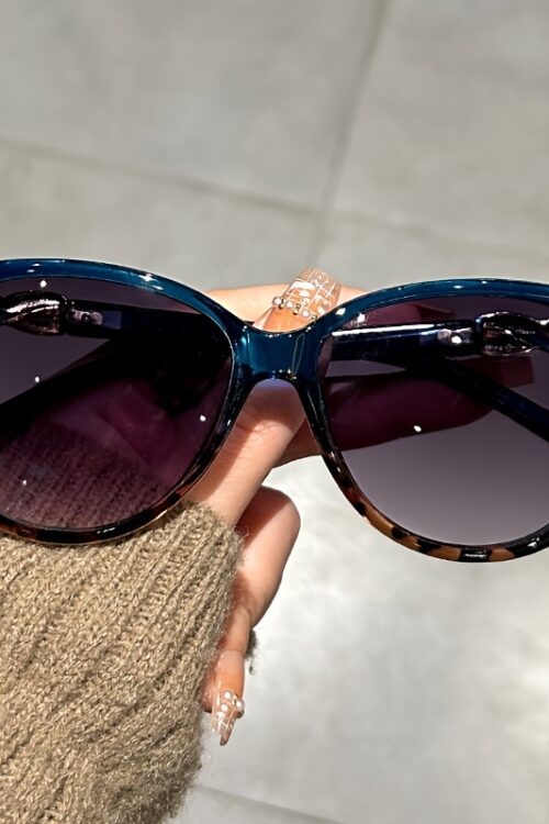 Women's Retro Cat Eye Fashion Glasses - Stylish Butterfly Frame with Gradient Lenses, Durable PC Material, Perfect for Hiking & Fashion Accessories, Hiking Accessories